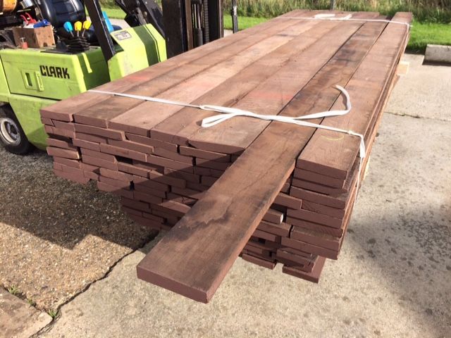 Notenhout ruw 27 mm dik, vallend breed, 245 cm lang